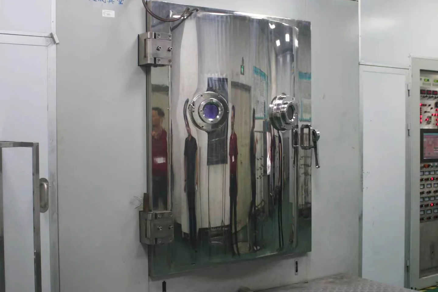 Vacuum coating equipment